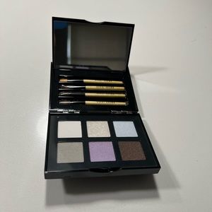 Bobbi’s Eye Wardrobe Palette with Brushes